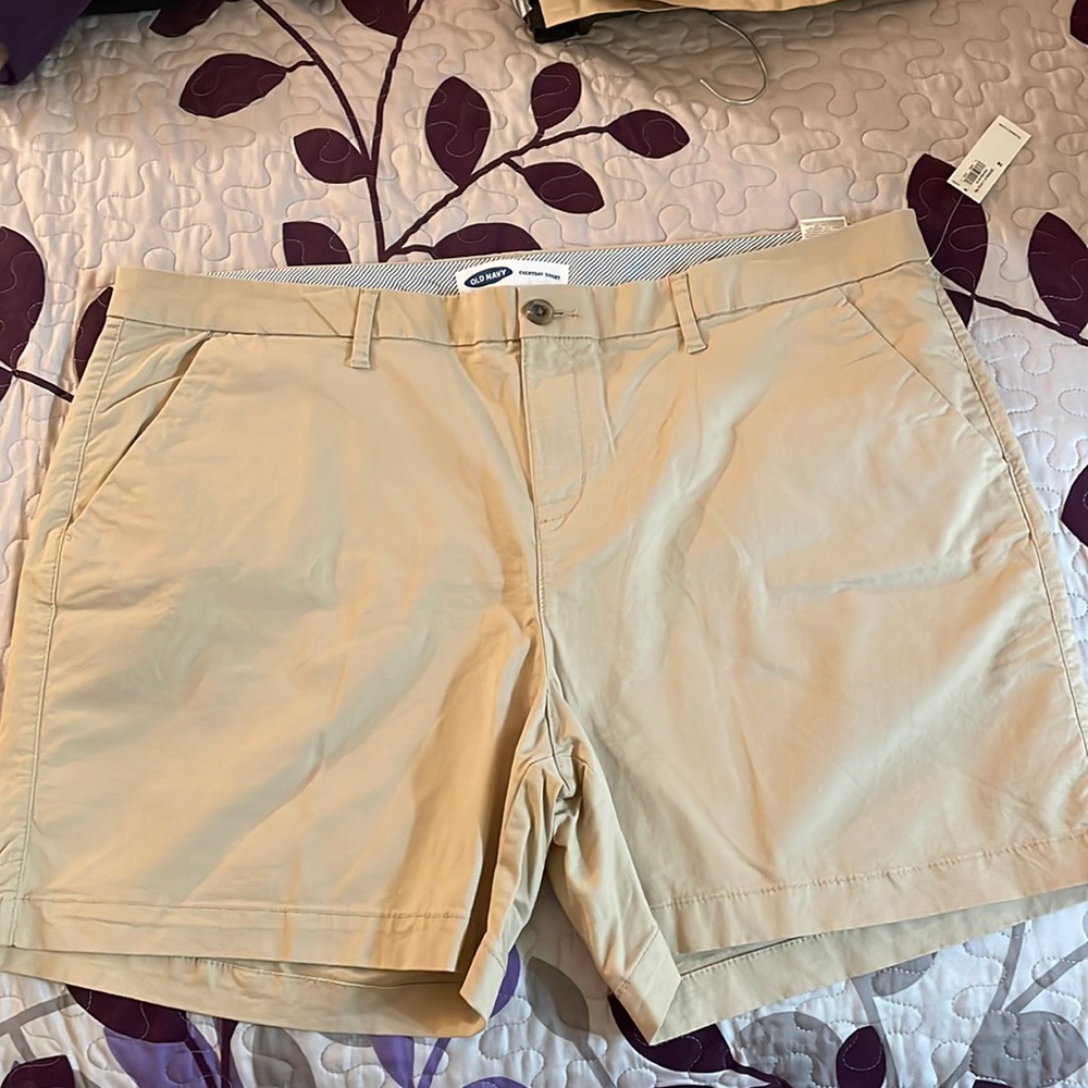 Old Navy women’s every day shorts plus size - NWT